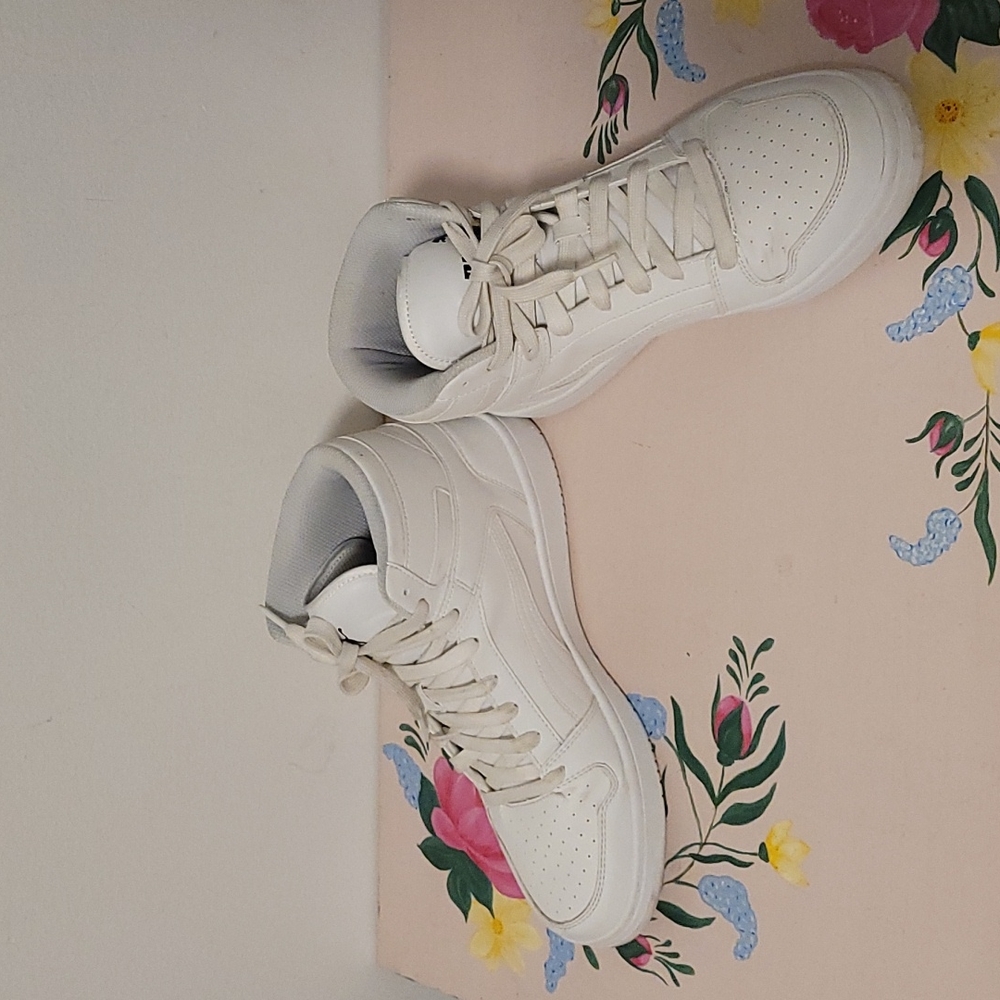 White Puma Sneaker Size 8